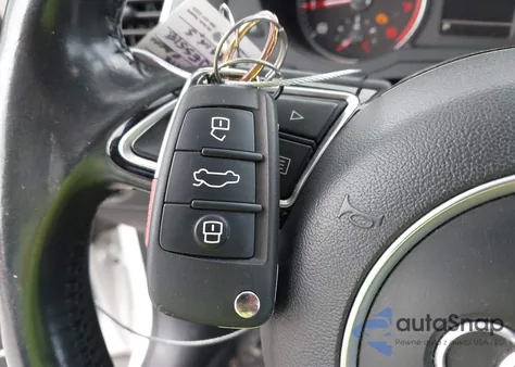 2016 Audi Q3 2.0T Premium Plus z USA, uszkodzony, nr VIN WA1GFCFSXGR012826